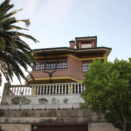 Marta Villa *